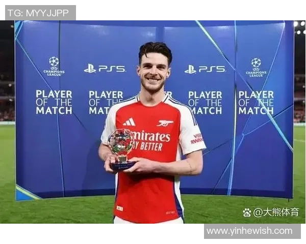 卡洛斯在皇马左路的强力射门与任意球绝技的精彩瞬间解析